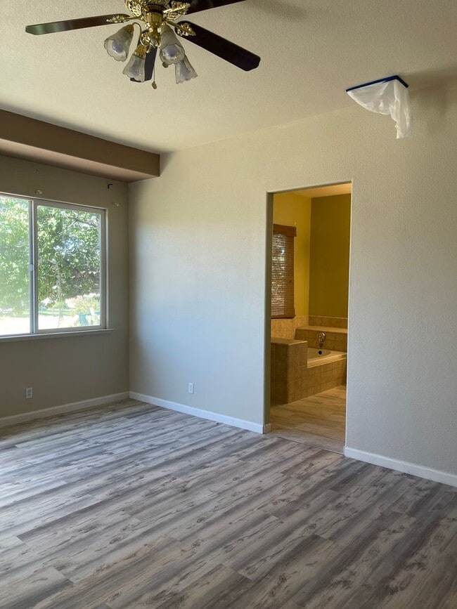 Building Photo - 5-Bedroom, 3-Bathroom Home for Rent on 1-A...