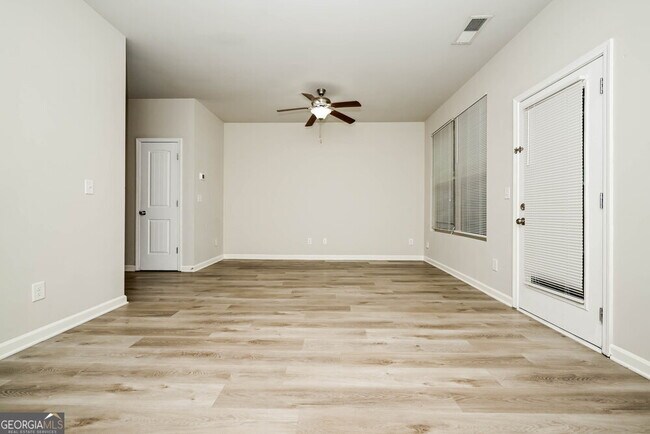 Building Photo - 3281 Pennington Dr