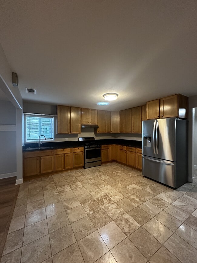 Building Photo - 1111 87th Ave