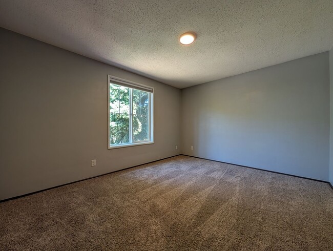 Building Photo - 3 Bedroom, 2.5 Bathroom 2-Story Duplex Wit...
