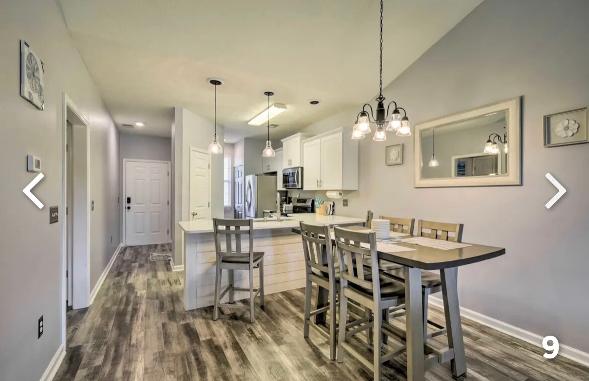 Building Photo - 654 River Oaks Dr