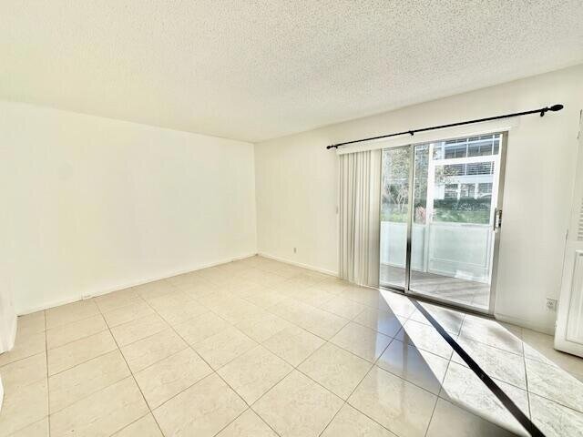 Building Photo - 55 Fanshaw Dr