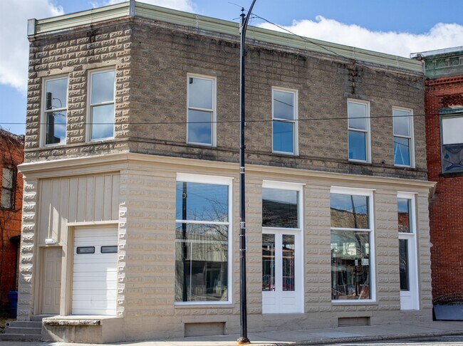 Building Photo - 136 Brady St