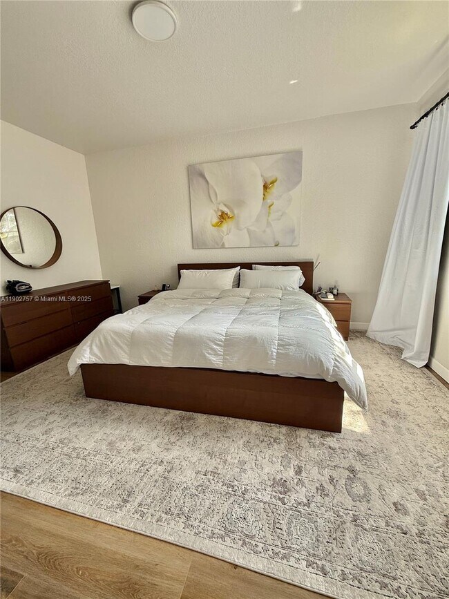 Building Photo - 1034 NE 208th St