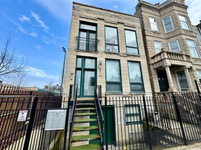 Primary Photo - 2 bedroom in Chicago IL 60622