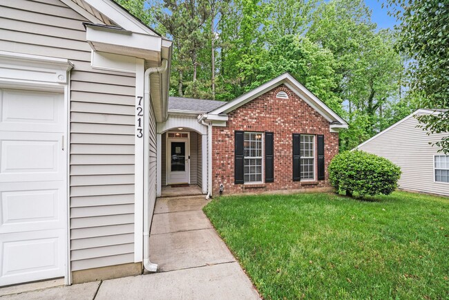 Building Photo - Comfort Meets Function in This 3BR/2BA Ced...