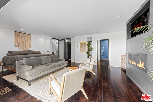 Building Photo - 2300 Ronda Vista Dr