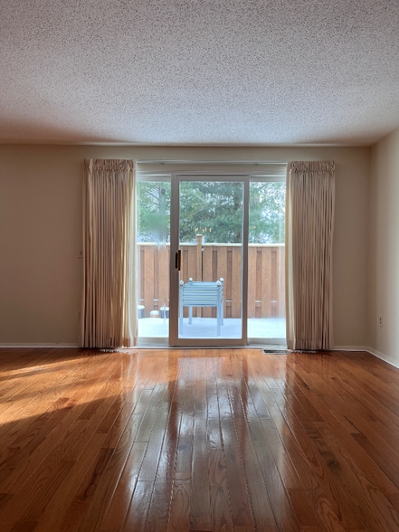 Building Photo - 33 Rockhurst Dr