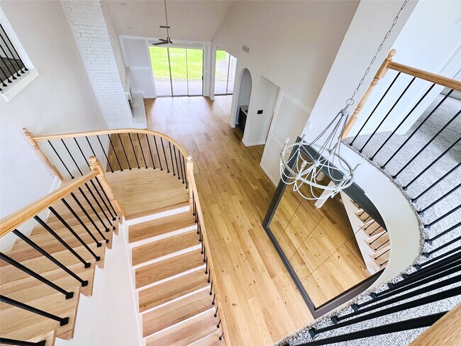 Building Photo - 3202 La Quinta Dr