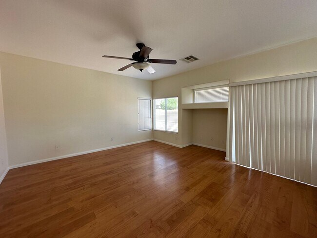 Building Photo - Royal Highlands Guard Gated Community!!