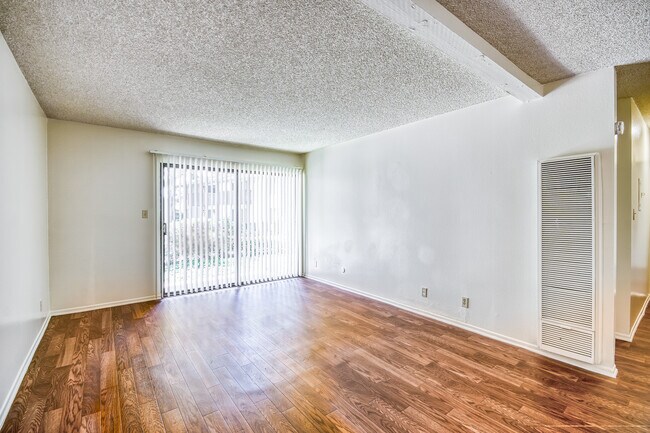 Building Photo - Cherry Creek Apartments