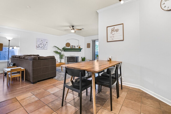 Building Photo - 904 Melted Candle Cove