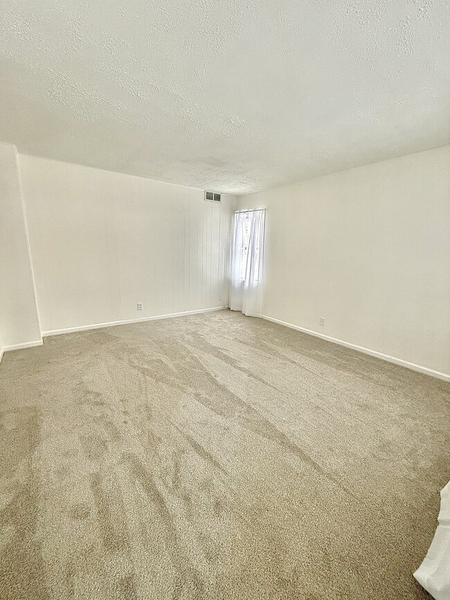 Building Photo - 18288 Deering St