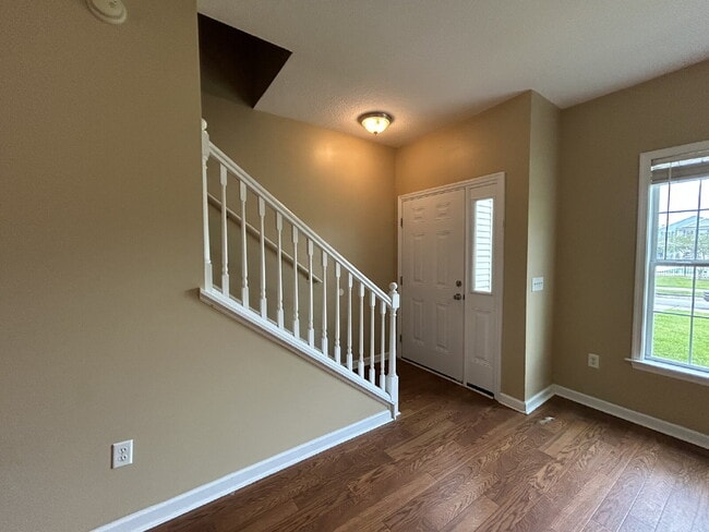 Building Photo - Townhouse for Rent