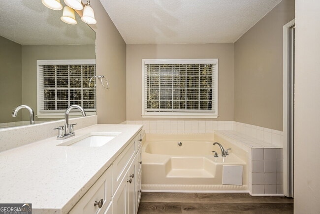 Building Photo - 125 Vesta Ct