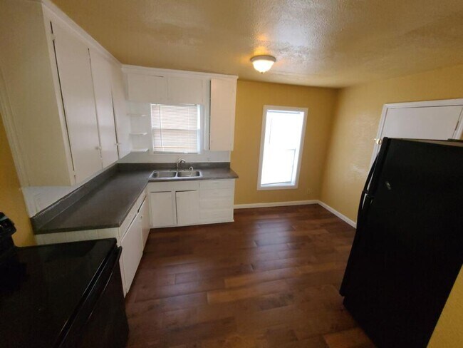 Building Photo - Single Family Home Available 76119