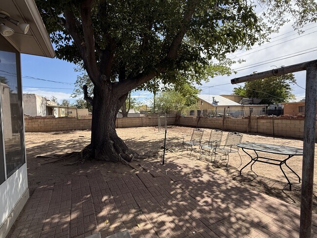 Building Photo - 2729 Bel Air Dr NE