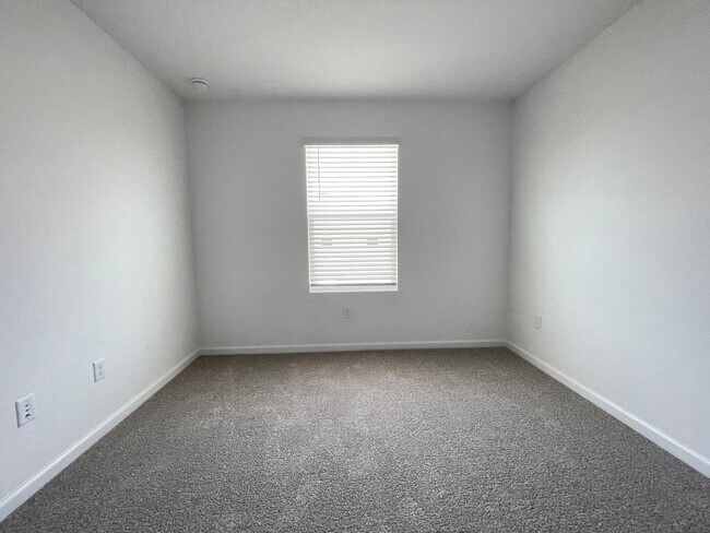Building Photo - Newer 4 Bedroom, 2.5 Bath Corner Unit Town...