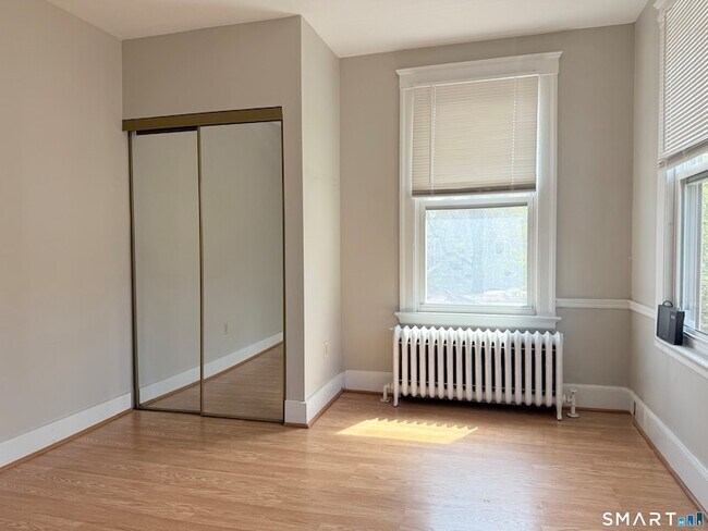 Building Photo - 804 Edgewood Ave