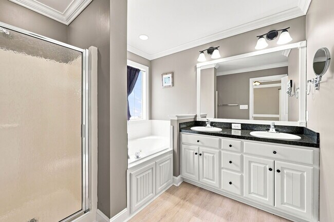 Building Photo - 2517 Sawgrass Dr