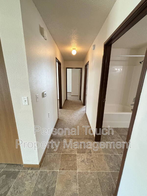 Building Photo - 415 22nd St E