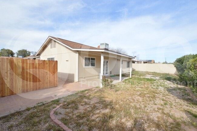 Building Photo - 2113 W Tyson St
