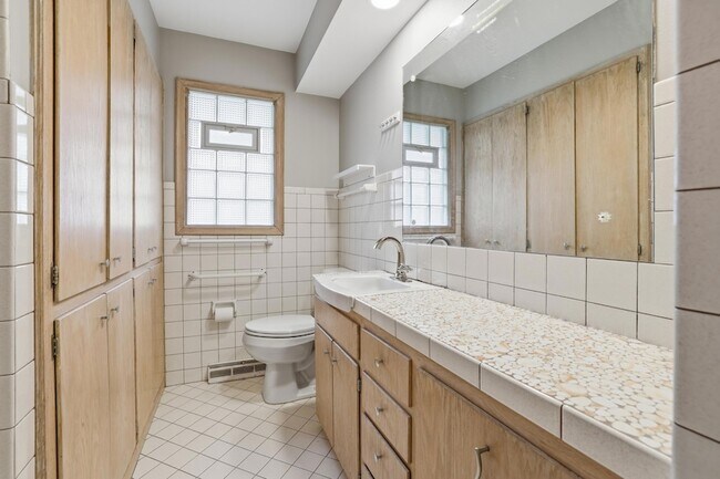 Building Photo - 4538 N Larkin St