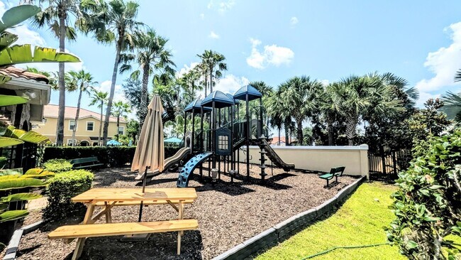 Building Photo - Annual UNFURNISHED 3-bed 2-bath condo in Stonehaven