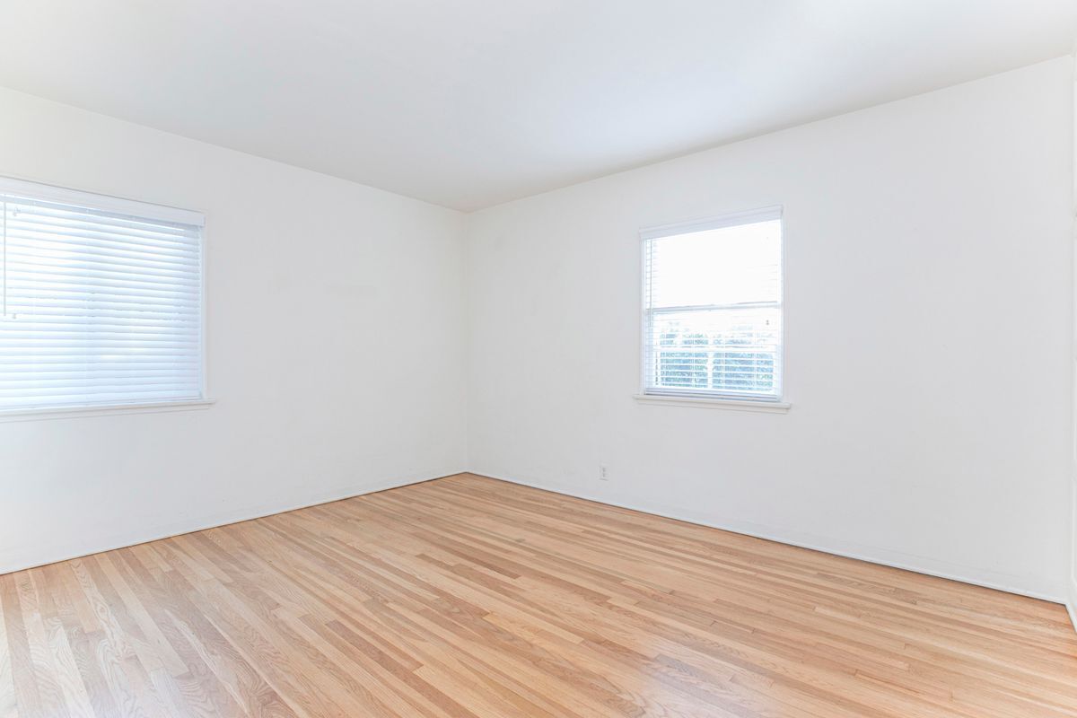 Building Photo - 2206 N Orchard Dr