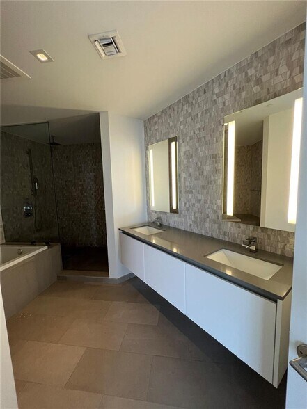 Building Photo - 68 SE 6th St