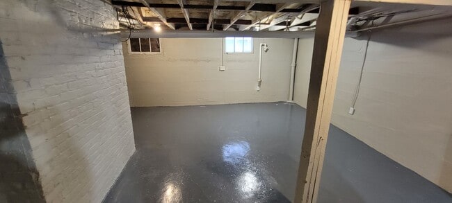 Building Photo - AVAILABLE NOW - 4 Bedroom with garage