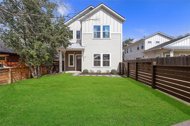 Primary Photo - 3012 E 14th 1/2 St