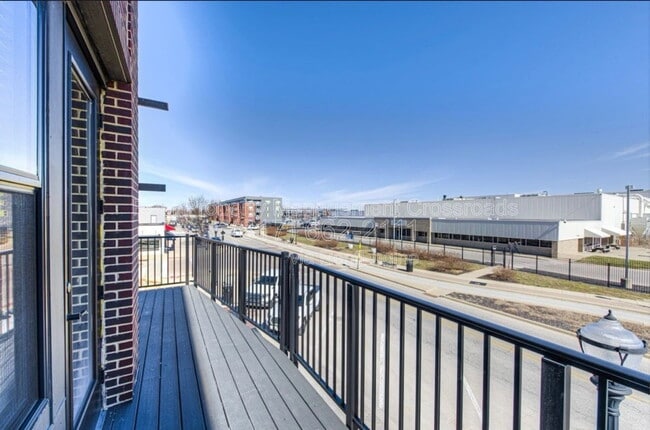 Building Photo - 1302 N Main St
