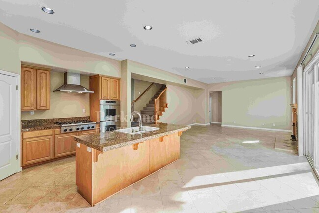 Building Photo - Beautiful Home in Peacock Creek