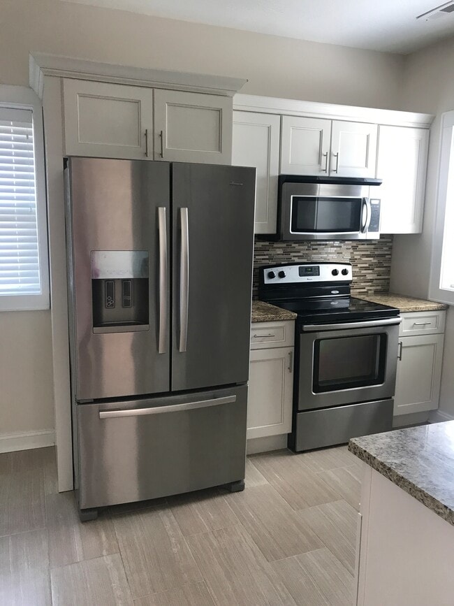 Building Photo - 403 8th Ave