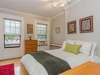 Building Photo - 75 Charles St