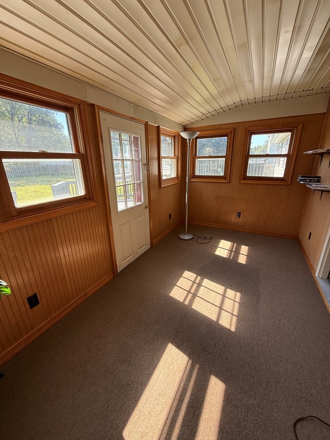 Building Photo - 12 Nelson Dr