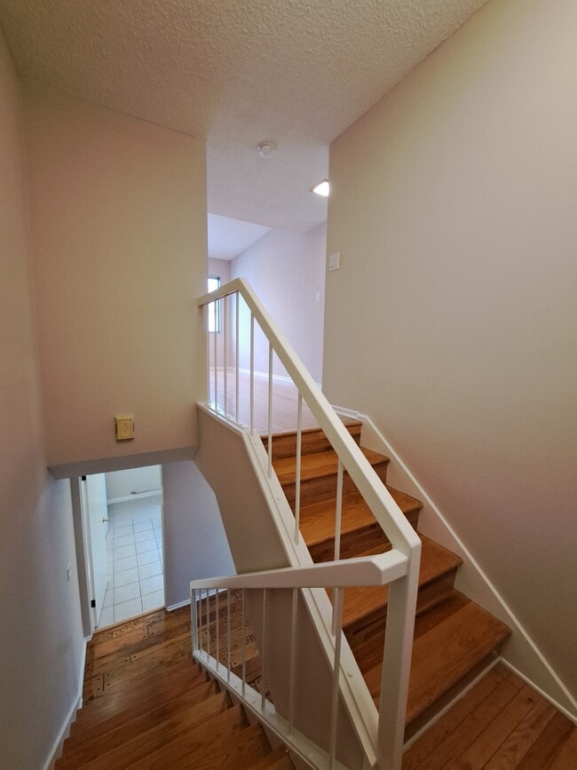 Building Photo - 4339 W Sarah St