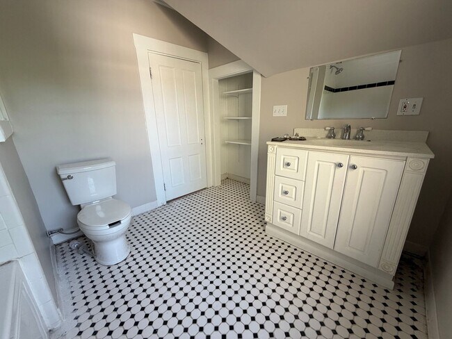 Building Photo - Spacious 4BR/3BA Home in Downtown Dover — Freshly Updated, Walk to Everything