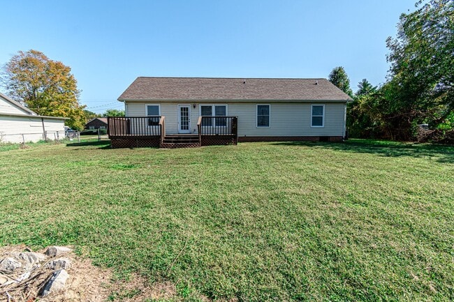 Building Photo - 1207 Hand Dr