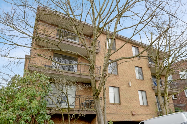 Building Photo - Malden House Apartments
