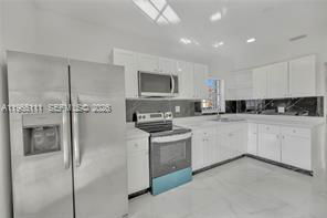 Building Photo - 536 NW 25th Ave