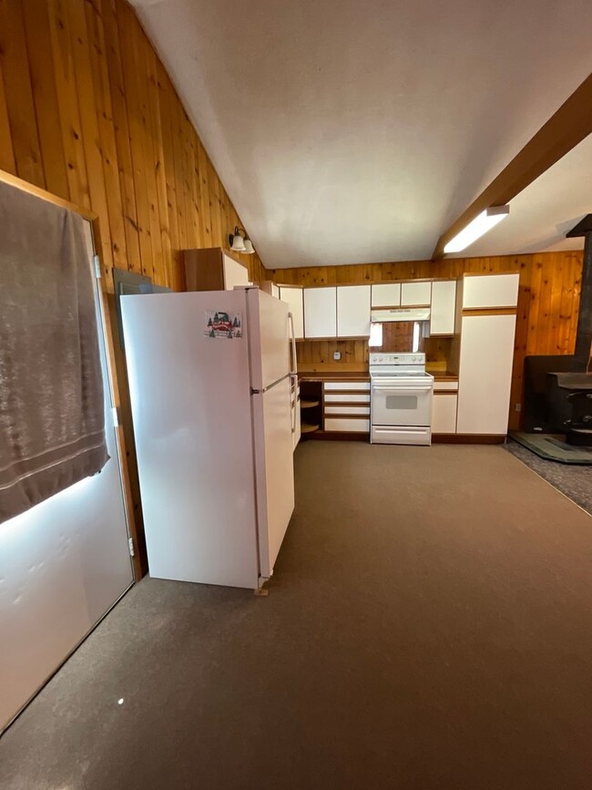 Building Photo - Country Living - 1 Bedroom / 1 Bath Home in Redmond