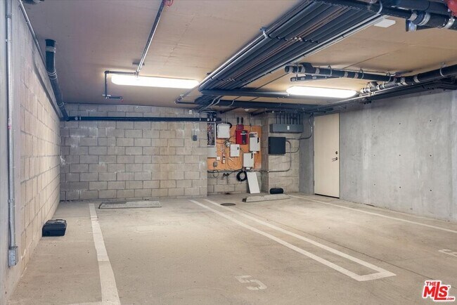 Building Photo - 2301 10th St