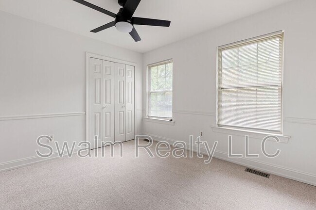 Building Photo - 240 Timber Knoll Dr