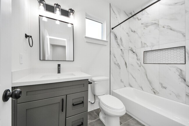 Building Photo - 5531 Nielan St