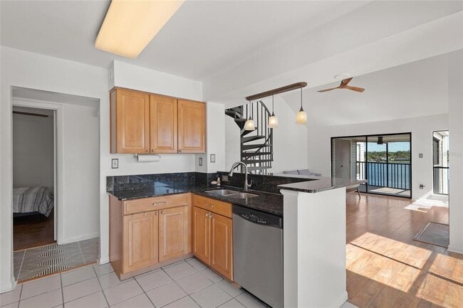 Building Photo - 3127 W Sligh Ave