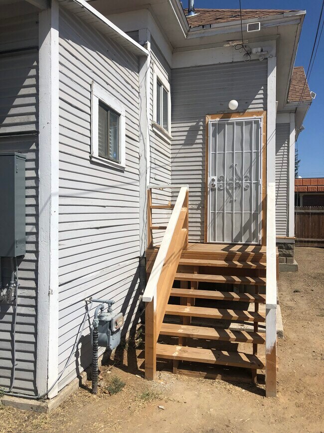 Building Photo - 717 Monterey St