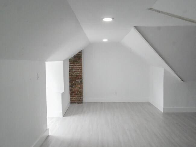 Building Photo - 12725 Kentucky St
