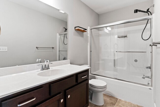 Building Photo - Stunning Single Family in Mechanicsburg